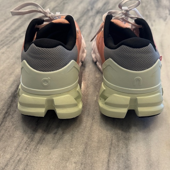 On Running Cloudflyer Women's Athletic Shoes - Picture 8 of 9